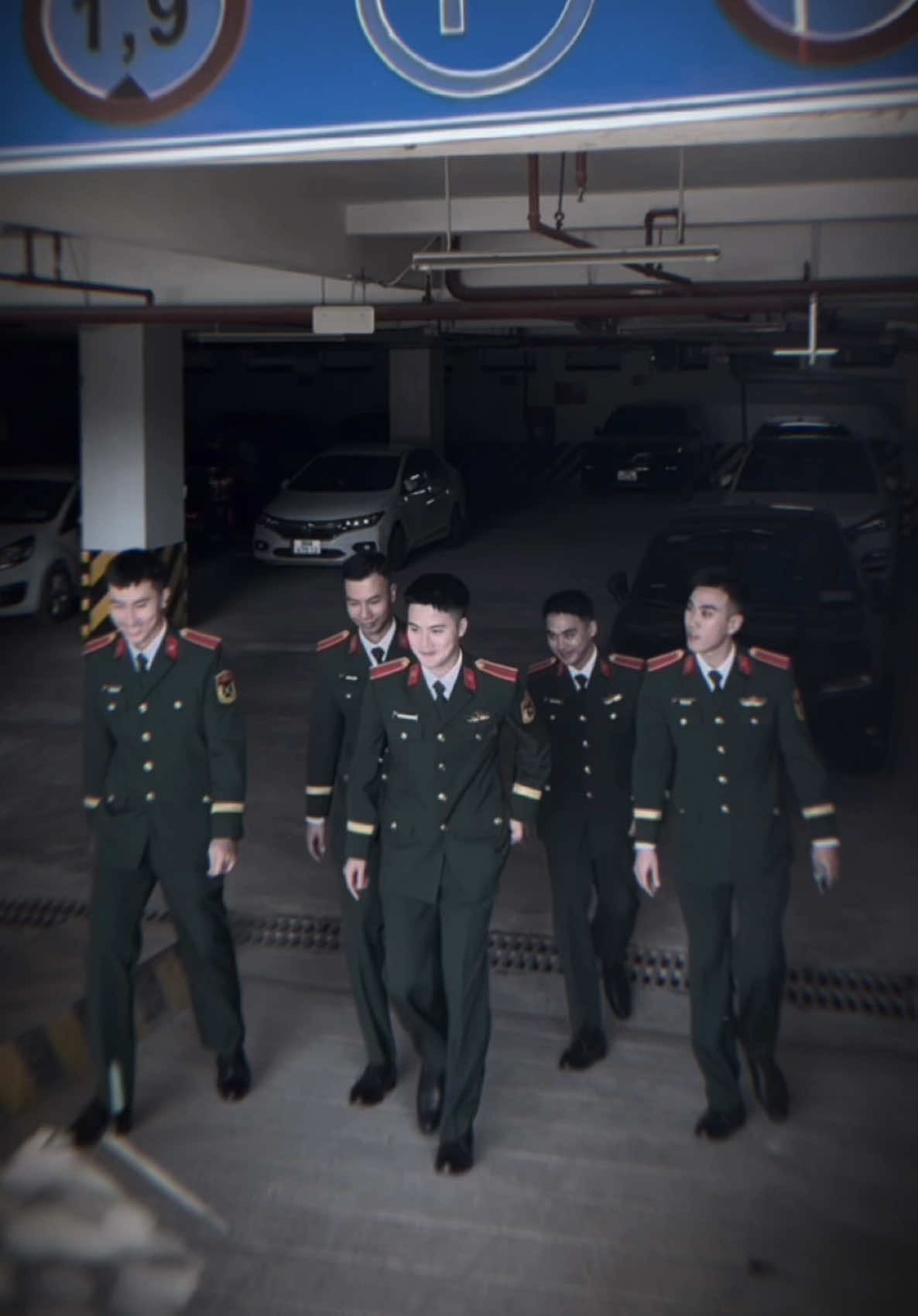 Mỗi lần mặc lễ là phải giật ngay dc 😅 #qdndvn #xh #quandoinhandanvietnam #CapCut #fyp 