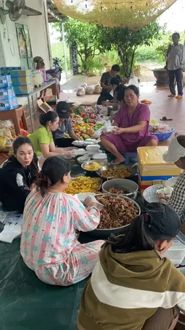 Bếp ăn 0 đồng hỗ trợ bà con vùng ngập lụt Phú yên #mualumientrung #phuyen 