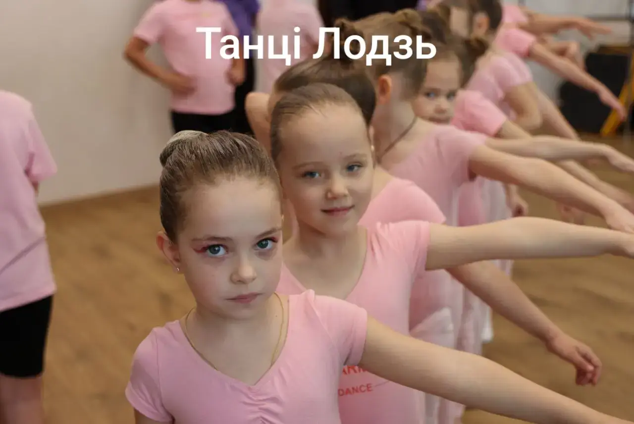 Якщо бажаєте щоб дитина була вихована, з красивою осанкою, не боялась публічності, гарно танцювала, то Вам до нас. Club Harmonia Łódź  #lodz_poland #taniec #lodzkie #akrobatyka #poland 
