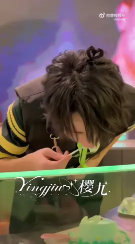 กินแบบเต็มปากเต็มคำเลย เอ็นดูผมจุกหัวใจจ 🫶🏻❤️🍰 #สวีเจิ้นเซวียน #xuzhenxuan徐振轩 