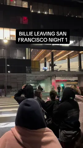 Billie Eilish leaving San Francisco N1 !!! #billieeilish #sanfrancisco #hitmehardandsofttour @BILLIE EILISH @Billie Eilish Home 