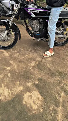 GL100 dana pelajar sold out ke sutojayan Blitar, terimakasih semoga awet 🤙🏻. #gl100 #gl100indonesia #gl100modifikasi #gl100inspirasi #gl100inspirasi 