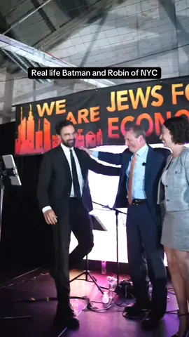 Lebih dari 13.000 warga New York berkumpul untuk Zohran Mamdani bersatu, bersemangat, dan siap membangun kota untuk semua. Dengan dukungan suara-suara berpengaruh seperti Senator Bernie Sanders, Anggota Kongres Alexandria Ocasio-Cortez, Gubernur Kathy Hochul, dan banyak lagi yang berdiri bahu-membahu, ini bukan sekadar rapat umum - ini sebuah gerakan.#zohranmamdani #newyork #fyp #viral #tiktok 