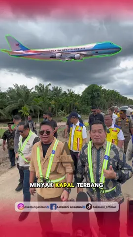 Aksi Nyata Kolaborasi Pemerintah Sumatera Selatan Mendukung Pembangunan di Kabupaten Banyuasin.  Peninjauan langsung pembangunan jalan menuju Pelabuhan Newport Tanjung Carat Banyuasin, sepanjang lebih kurang 9KM jalan yang dibangun tersebut memiliki 3 sasaran yang produktif, yaitu Tempat Pelelangan Ikan, Pabrik Bio Avtur (Minyak Kapal Terbang dari Kelapa), Pelabuhan NewPort Tanjung Carat. (Minggu, 23 Nov 2025)  Groundbreaking ini turut dihadiri langsung oleh Gubernur Sumatera Selatan, H. Herman Deru serta Wakil Gubernur Sumatera Selatan, H. Cik Ujang.  Gubernur Sumsel menyatakan, Ini merupakan bukti kerja sama kekompakan antara Pemerintah Provinsi dan Pemerintah Kabupaten sehingga menghasilkan pembangunan yang baik untuk perkembangan daerah kedepan.  #Banyuasin #PelabuhanTanjungCarat #Sungsang 