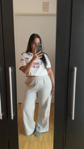 Love this retro jersey COYG ❤️🤍 #arsenal #gunners 