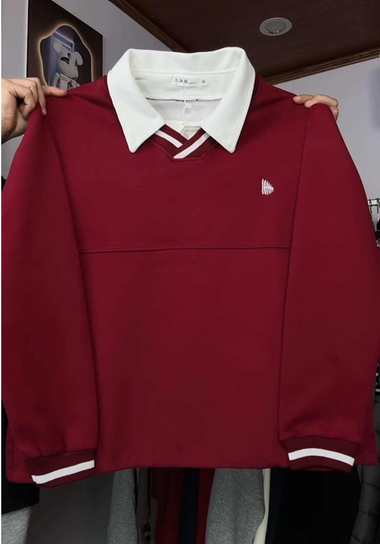 Màu đỏ đẹp voãiii🥰 #aosweater #xuhuong #macdepmoingay #phoidoxinh #fybシ 