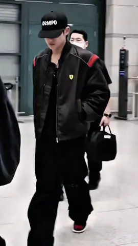 Mingyu dengan jaket ferrari baru lagi😌 #kimmingyu #mingyu #seventeen 