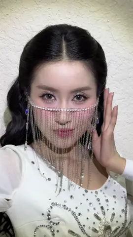 Mọi người thấy @Bí Đỏ biểu diễn Trực Giác chưa ạ ? 🥰 Make Up By Me #sinhoanganhmakeup #makeup #trucgiac #anhtraisayhi2025 #xuhuong 