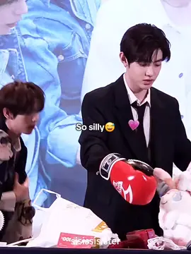 Fansign in shanghai 2025.11.23 #ZHANGHAO #HANYUJIN #ZEROBASEONE #장하오 #FYP 