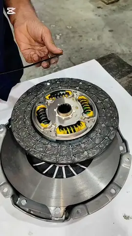 auto technician 86 Toyota Land cruiser gear clutch disc replacement 🛠️