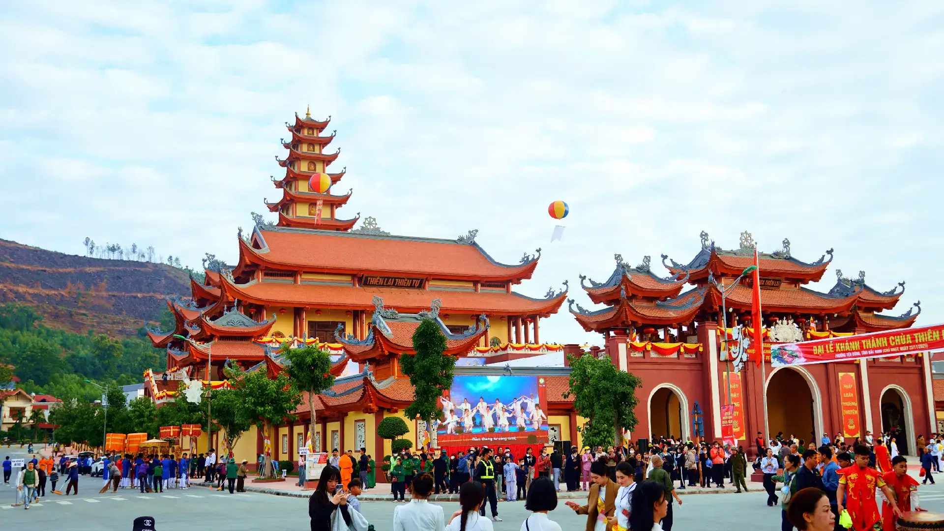 Phật Pháp lan tỏa, ánh sáng từ bi chiếu rọi – nguyện cho nơi này luôn là bến bờ bình an cho tất cả chúng sanh.#xuhuongtiktok #phatphapnhiemmau #chuathienlai #phatphap 