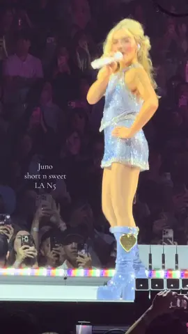 Juno night 5 #sabrinacarpenter #shortnsweettour #lashortnsweet #crypto @Sabrina Carpenter 