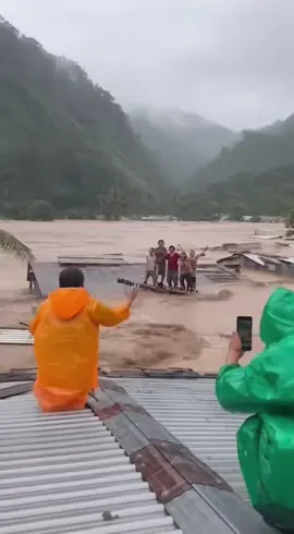 Cố lên miền trung ơi #bão #lulutphuyen #baolu #thientaibaolu 