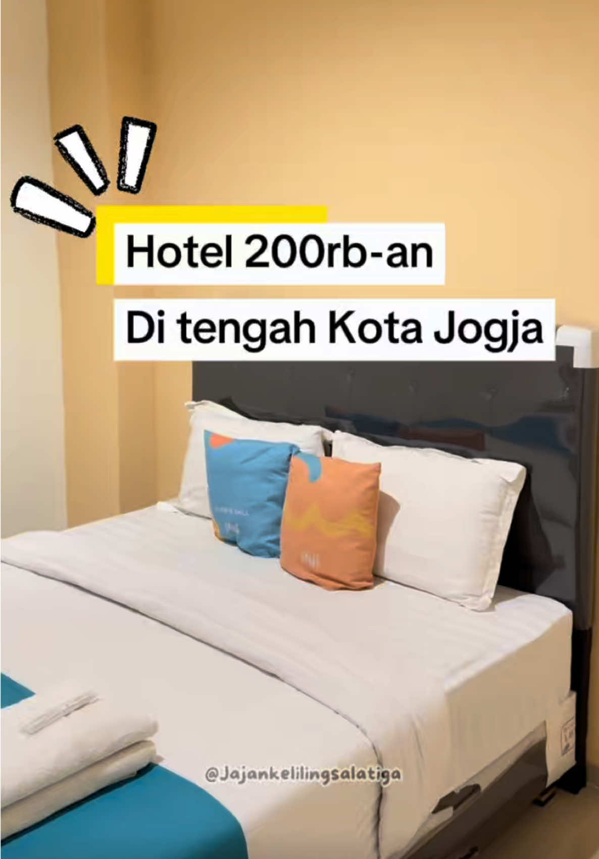 Hotel 200 Ribuan di Tengah Kota Jogja 😱 SANS Hotel Beskalan Malioboro cuma satu menit jalan kaki ke Maliboro Fasilitasnya nggak kaleng-kaleng, kamarnya luas, kamar mandinya bersih, ada smart TV yang bisa buat netflik dan area parkirnya juga luas Biar makin hemat, pesan lewat aplikasi RedDoorz dan pakai kode voucher YUKNGINEP. Lumayan kan, dapat potongan harga dan bikin staycation kamu makin berkeSANS 😍 #RedTravelers #BerkeSANS #RedDoorz #jajankelilingsalatiga #BukaSemuaPintu