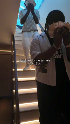 Ebook gratuit en bio #prtoii #business #dsa #digitalflooz #marketingdigitale 