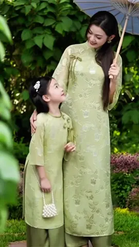 Áo dài mẹ và bé diện Tết#videoviral #xuhuongtiktok #outfitchobe #aodaichobe #aodaicachtan 