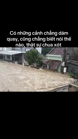 Buổi chiều có điện lại sau bao ngày lũ về, lũ đi cũng cuốn đi rất nhiều nhưng để lại là những điều thật sự chua xót #lu #dauthuong #phuyen 