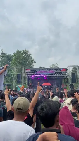 laluna dengan lagu andalannya 💃@laluna.music @𝘐𝘗𝘌𝘑𝘌 