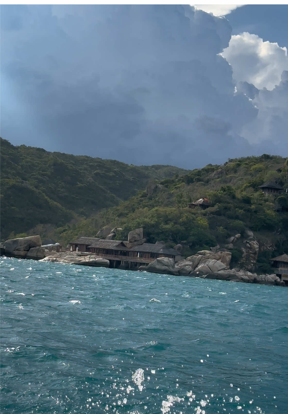 Video gốc đi cano ra Six Senses Ninh Vân Bay cho mọi người lưu về edit video đi du lịch nè #nhatrang #sixsensesninhvanbay  #nhatrangview #videogoc #travelvietnam 