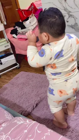 Jangan bilang ini bukan bayi  ya🫵😂 #mikrofon #mainananak #bayitiktok #bayilucu #ceritabaimmm 