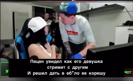 Легенда Porsche: Самый редкий 356 America Roadster (1952) Знаете ли вы, какой Porsche стал первым по-настоящему редким спортивным автомобилем марки? Встречайте 356 America Roadster — лёгкий алюминиевый родстер, созданный специально для американских гонок. История: В начале 50-х Porsche только выходила на рынок США. Импортер Макс Хоффман убедил компанию сделать лёгкий и быстрый спорткар для местных энтузиастов. Так в 1952 году появился America Roadster. Построено всего 16 экземпляров, и именно он стал предтечей культового Speedster. Характеристики: • Двигатель: 1.5 л оппозитный, 70 л.с. • Максимальная скорость: около 180 км/ч • Разгон 0–100 км/ч: ~11 секунд • Вес: на 160 кг легче стандартного 356 • Кузов: полностью алюминиевый, ручной работы Почему он так редок? Производство оказалось слишком дорогим, и проект закрыли после 16 машин. Но именно America Roadster показал путь к будущим «чистокровным» спорткарам Porsche и заложил основы легенды Speedster. Факт: Сегодня уцелевшие экземпляры считаются настоящей жемчужиной коллекций и стоят до 5–6 миллионов долларов на аукционах. Хотели бы прокатиться на таком Porsche, зная, что в мире их всего 16? 🚘 #новости #новостивмире #новостимосквы #новостизвезд #треш        