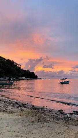 “Rõ ràng là đã chia tay rồi, cũng không có khả năng quay lại. Nhưng vì sao cứ có cảm giác chúng ta chưa kết thúc, cảm giác chúng ta sẽ có sau này.” #sunset #tamtrang #tinhyeu #fyp 