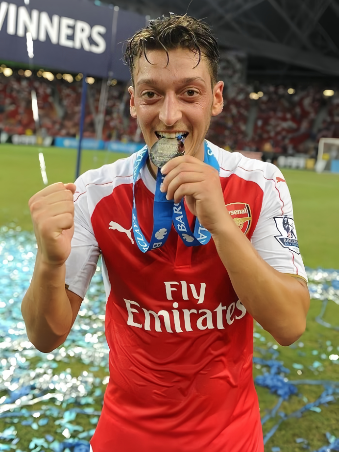 The best playmaker of his time.🥶 - - #fypシ゚ #masukberanda #xybca #creatorfootball #mesutözil 