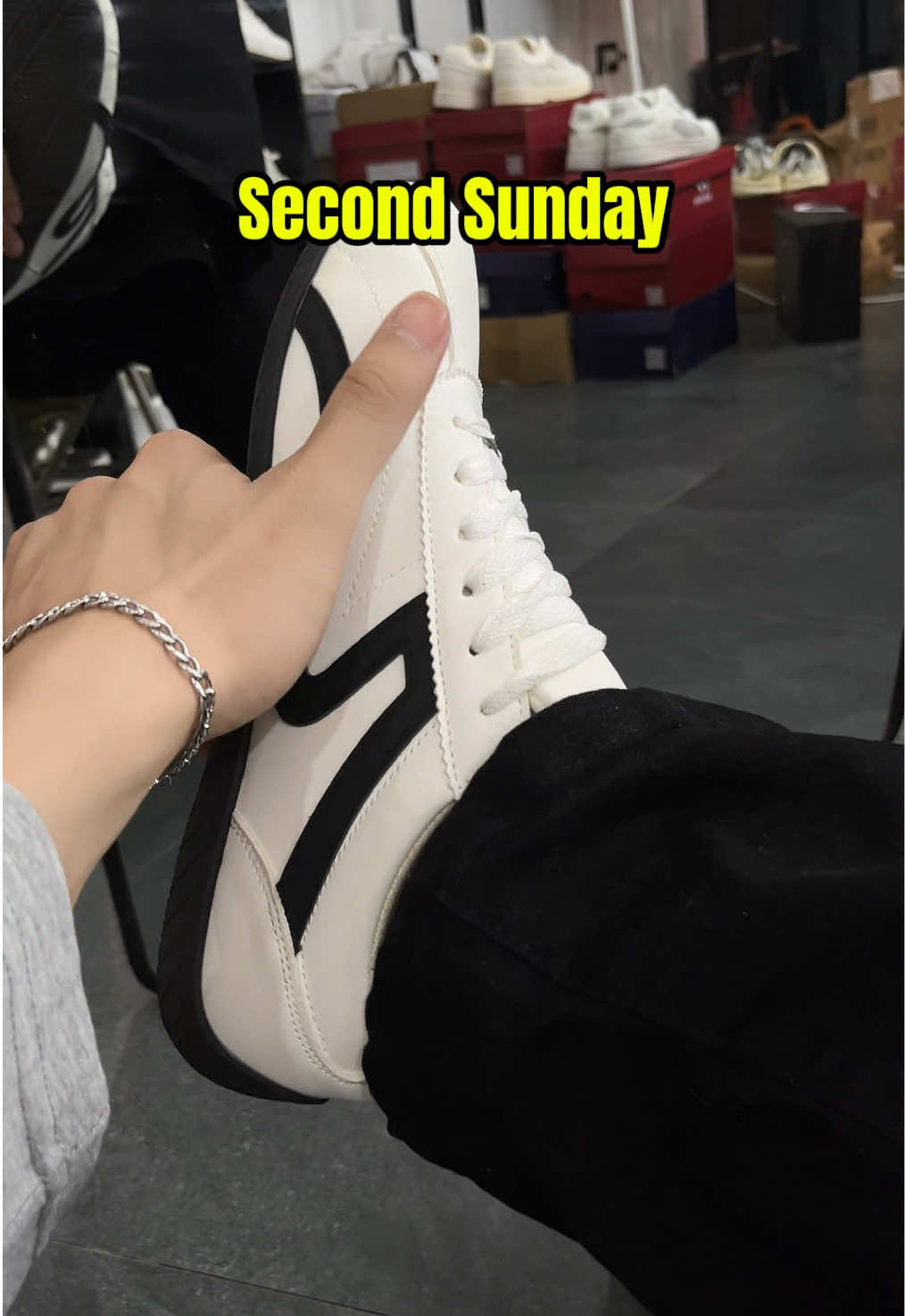 Black Friday sale cực to các con vợ ạ #lamcaoniceshoes #giaythethao #giaydihoc #sneaker #secondsunday 