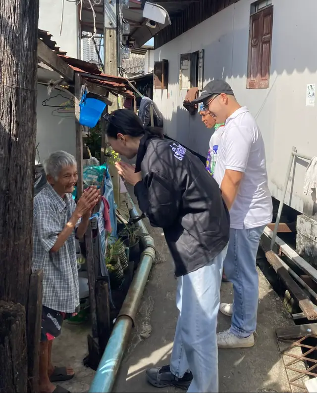 วันนี้ ติ๊บ และ ทัศ ณธัช อัศดามงคล ผู้เสนอตัวลงรับสมัครลงรับเลือกตั้ง ส.ก. เขตวัฒนา พร้อมด้วยน้องๆ จาก YPP รุ่นที่1 ร่วมลงสำรวจปัญหาของพี่น้องในชุมชนต่างๆ ขอบคุณพี่ๆ ในชุมชนทุกท่านที่สละเวลาพูดคุยกับทางทีมของพวกเรา 🙏🏾