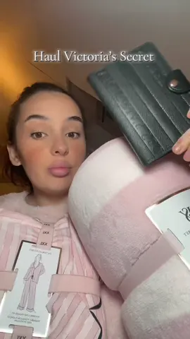 Haul Victoria’s Secret ! 💕🪽 alors vous en pensez quoi ? #haul #victoriasecret #haulvictoriasecret #girls #pink 