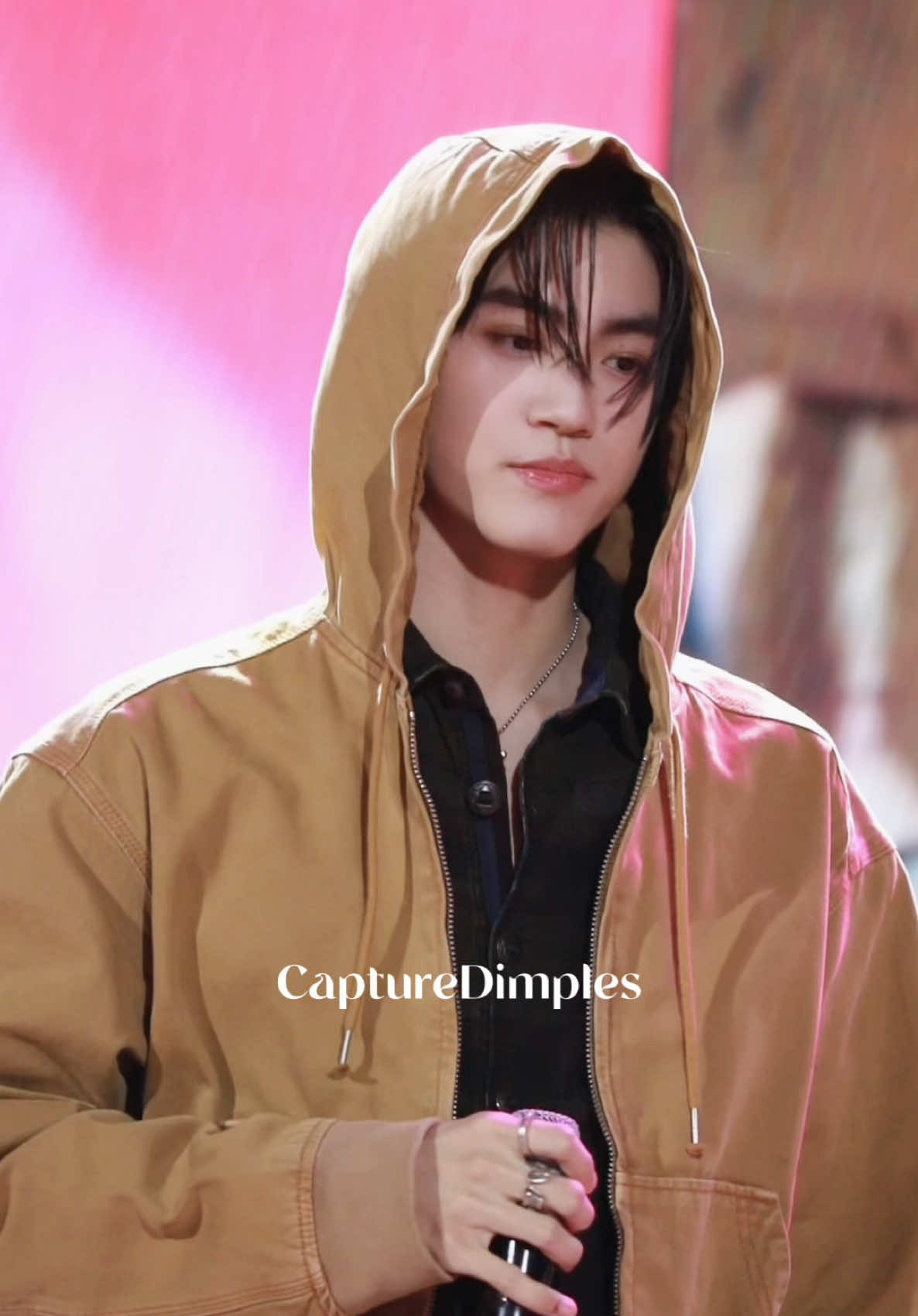 He walked out of the light.  @แอลม่อนไม่ใช่อัลม่อน #almondbabybigboy 