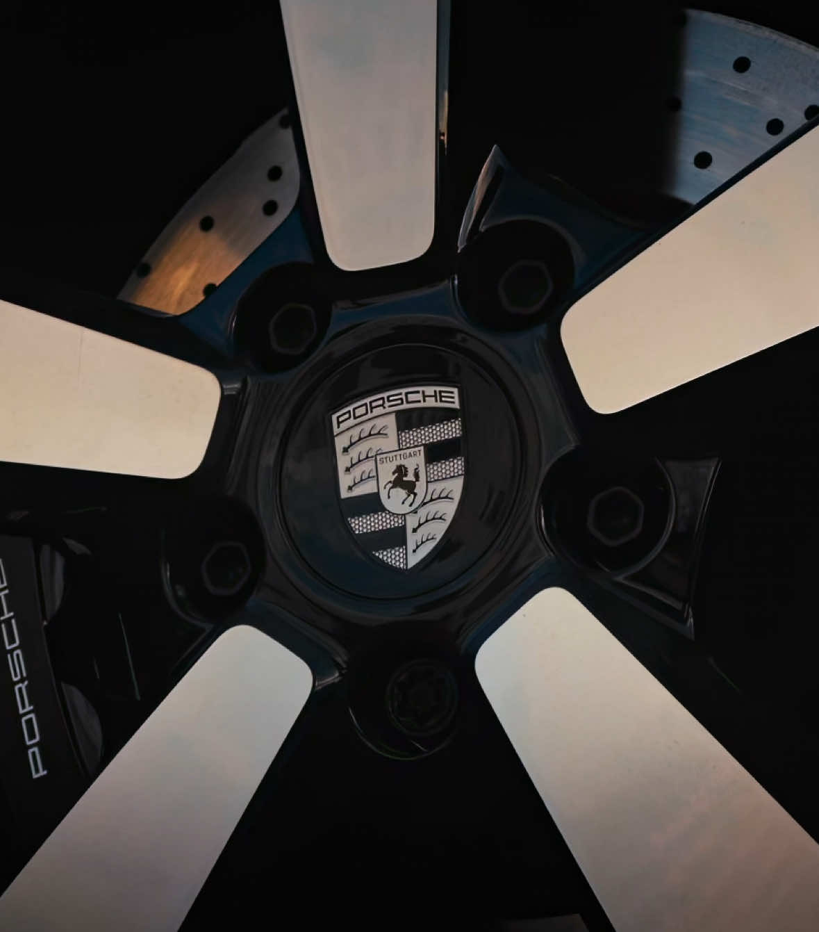 Perfect timing💛                                          #fyp #viral_video_tiktok #porsche #porsche911 #20kvidcomprwrw @RWRW