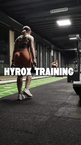 1ere séance avec ma binôme pour l’hyrox de Paris 2026, la reprise a piqué mais quelle satisfaction à la fin 🔥 @TEVEO @Teveo France @Fitness Park Officiel  #hyrox #gomuscu #gym #workout #GymTok 