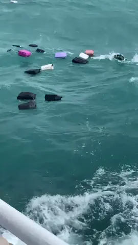 Lost all our luggage cos of incompetent crew members 😋🔫#kohtao #ferry #kohsamui #karenmode #notravelinsurance 