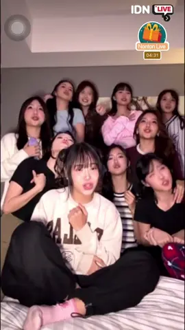 lagunya galau tp ttep aja pada lawak😭🤣 #jkt48 #jkt48newera #jkt48edit #taylorswift #enchanted 