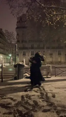 De base, c’était censé être mignon … #christmas #snow #paris ❄️☃️