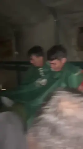 Cán bộ chiến sỹ công an tỉnh Đồng Nai trên đường đến tỉnh Đắk Lắk ứng cứu hỗ trợ lũ lụt dọc đường mà vẫn gặp mưa lớn khủng khiếp thế này. 