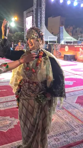 فاطمة تشتوكت تبدع جمهور مهرجان الزعفران بتالوين في السهرة الختامية الدورة 16#الشعب_الصيني_ماله_حل😂😂 