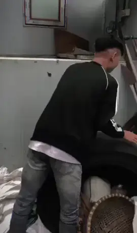 Lê Văn Vương (ếch)  Thời điểm 2021-2023 khi nhắc đến a thì không ai là không biết, khi đó a cắm chiếc 12prm và gặp được cái cầu bệt tài khoản a được cộng 300m ngay sau đó a thưởng cho mình 1 chiếc vison, từ chiếc vison đó anh đã cùng trẻ tân châu chinh chiến và khiến nhiều đối thủ phải bỏ người yêu mà chạy. Hiện tại a đang công tác tại Bắc Giang City và chỉ còn 2 tháng nữa là a sẽ come back. Chúc a và gdinh thật nhiều skhoe