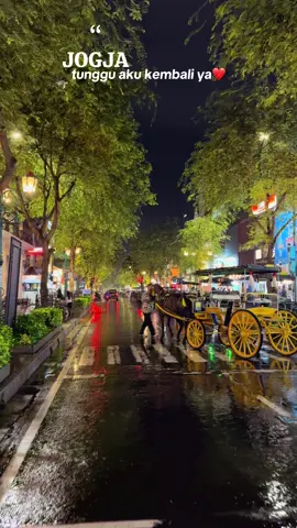 Punya kenangan apa di Malioboro?🤗🍃 ↔️Paket Wisata Jogja ↔️Sewa Mobil dan Driver Jogja ↔️Private Trip ↔️Antar Jemput Bandara  ↔️Dll ☎085624775973 #jogja #fyp #malioboro #jelajahwisatajogja #sewamobiljogja 