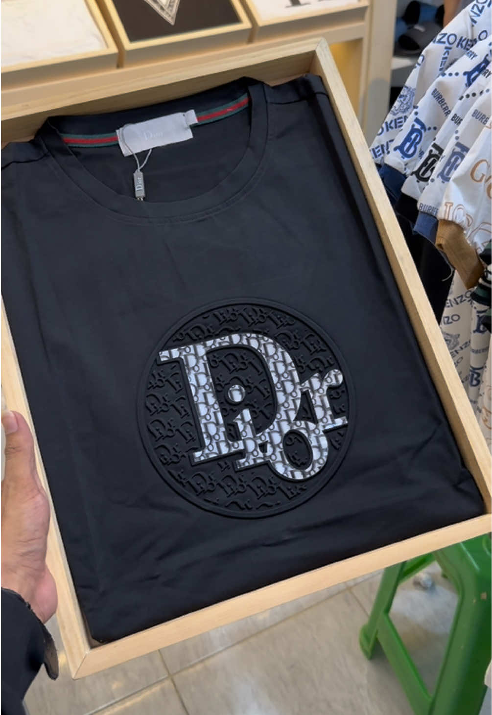 Dior Original import  Order Wa : 0819-1777-7756 Size M L XL XXL Buruan di Order Sebelum kehabisan Stok Terbatas buruan mampir ke toko jakarta  📍Jalan bahagia (sampang-kota) 📍Pasar Srimangunan Sampang Madura Pemesanan bisa via online dan offline Pengiriman seluruh Indonesia/Luar negeri#dior #original #sampangmadura #madurapride #fyp 