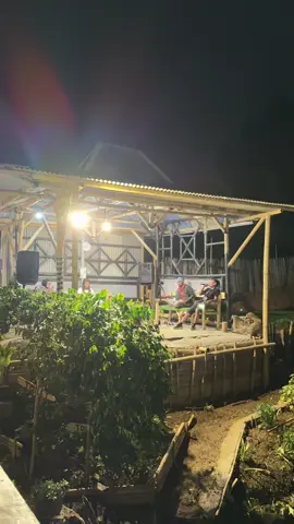 Religian dulu sebelum memasuki tenda kemping, bersama kang haji @@ deny_Bandung dibukit rs sukawening ciwidey #bukitrs  #citylights  #kempingciwidey  #kemping 