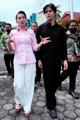 Makasi Koko selalu nemenin mami 🫶🏻🫶🏻.. Makasi cc en edrick yang menerima kondisi tidak ideal ini dengan sikap yg dewasa - menerima kondisi mami yg waktunya sebagian di Maluku Utara  Tuhan jaga dan lindungi ke3 anakku selalu  Untuk sahabat2 perempuan yang sedang berjuang sendiri - kuat untuk anak2  “Kamu bukan hanya bertahan; kamu bertumbuh. Karena setiap langkah kecilmu hari ini sedang membuka jalan besar untuk masa depan anak-anakmu.” “Perempuan kuat bukan yang tak pernah jatuh, tapi yang tetap berdiri meski dunia terasa terlalu berat, demi 1 kata sederhana: anakku.”