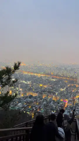 🌳🌠🏙️서울 야경 예쁘죠? 구경하세요!🌌🏙️😊#야경조명🎃🌌 #วิวเกาหลี #วิวกลางคืน 🏙️😊😊🎃follow me please👌🏻✌️