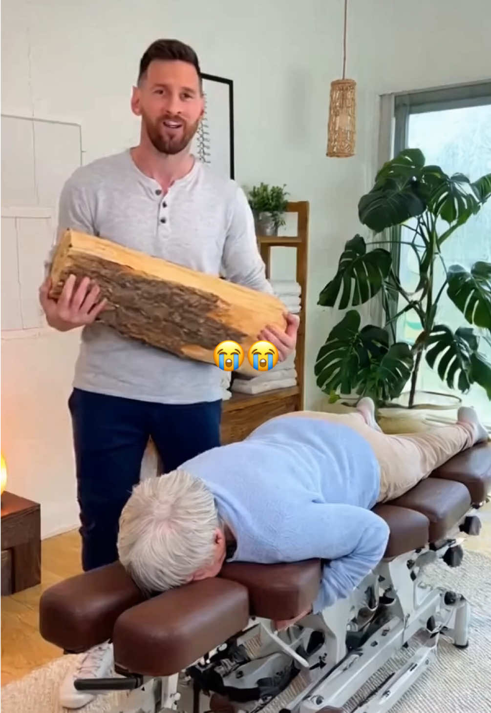 Messi fixes grandma 😭😭😭#chiropractor #sora #chiropractic #messi #grandma