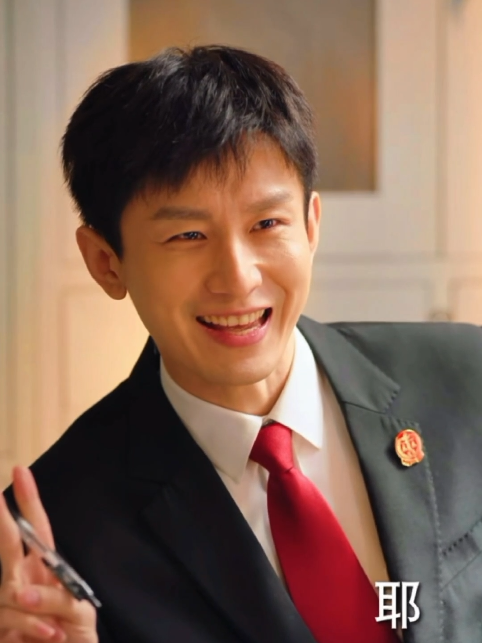 yang terhormat bapak hakim Zhou Yi an .. walaupun dia hakim tapi juga anak mami banget 😝  paling suka kalau udah scene ibu dan anak, mereka lucu banget 🤏💚🥝🔥#chengyi #成毅 #成毅💚🥝 #swordandbeloved #drawtheline 