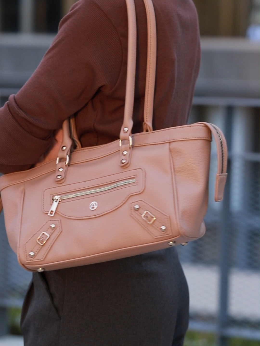 Sekar Bag by Andari, simple, chic, dan selalu siap melengkapi look kamu #tas #andari #localbrand #tasmurah #fyp #viral