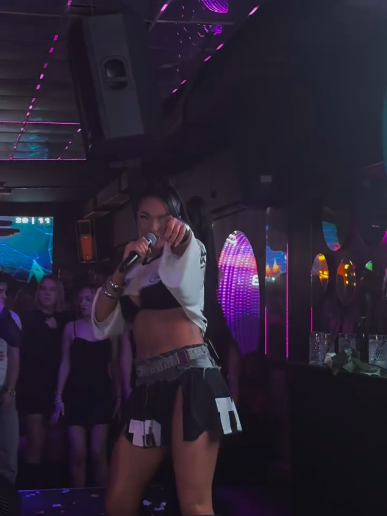 Teodora Dzehverovic Metropola Stuttgart live #teodoradzehverovic97 #teodoradzehverovic #stuttgart #balkangirl #viral 