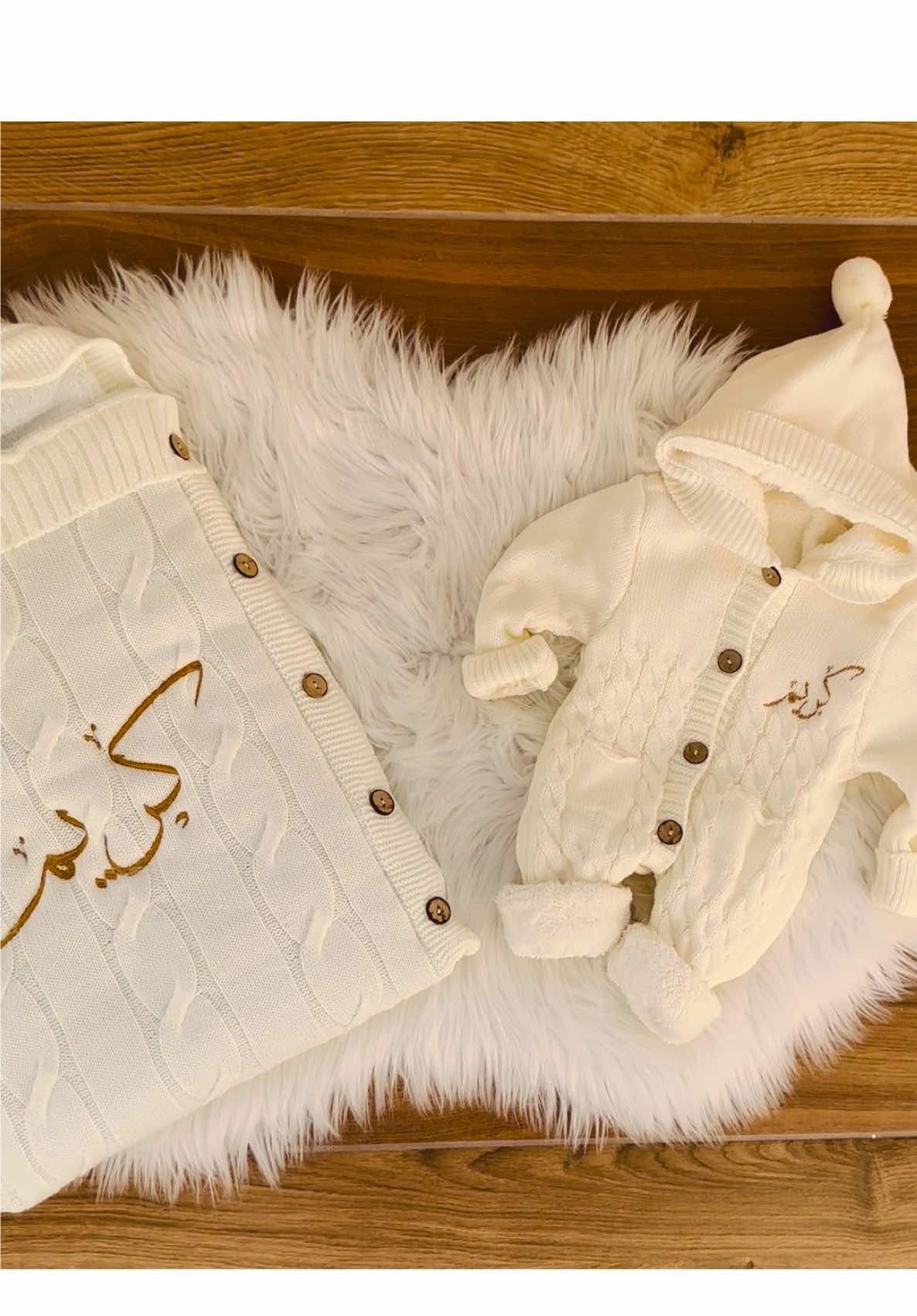 👶❄️ طقم البيبي اللي بيحكي اسم ملاكِ… قبل حتى يوصل للدنيا ❄️👶 مو بس لبس… لمسة حنان مطرّزة بخيط دافي، واسم صغير رح يغيّر حياتِك كلها 💛 ولأنو أول شتوية للبيبي ما فيها مجال للتجربة… اخترنالِك طقم: مبطن فرو ثقيل – ناعم – دافي – ومميز باسم ابنِك/بنتِك ✨ ✨ ليش كل الأمهات عم يختاروه؟ • دفا مضمون بفرو ثقيل ومخملي • خامة بتحتضن البيبي براحة طول اليوم • تطريز اسم ثابت وراقي… ذكرى بتضل معك • موديلات راقية للولاد والبنات ⸻ 📍 بوتيك الأمل – لأن أول لبسة لازم تكون كاملة: الفرع الأول: جنين، مقابل كراج القرى الغربي – دخلة مخبز المجد الفرع الثاني: جنين، السيتي سنتر – الطابق الثالث – محل رقم 17 📞 اطلبي الآن: 0599360456 ⸻ 🔥 أقوى هاشتاقات: #طقم_بيبي #تجهيز_بيبي #طقم_مطرز #اسم_البيبي #مبطن_فرو         