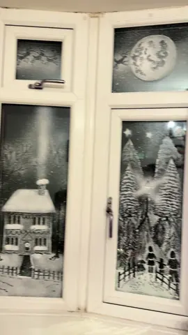 I LOVE having my window snow sprayed ❄️ Thank you to Elaine at Let it Snow - Snow Spray Art ❤️ #christmas #christmasdecorations #magic #momtok 